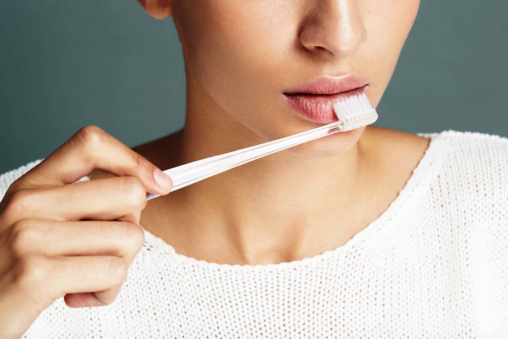 Petua Untuk Melembapkan Bibir Secara Semulajadi Sebelum Tidur
