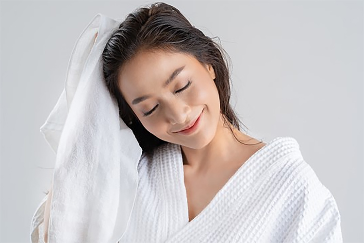Cara Mengeringkan Rambut Dengan Betul Tanpa Menggunakan Pengering Rambut